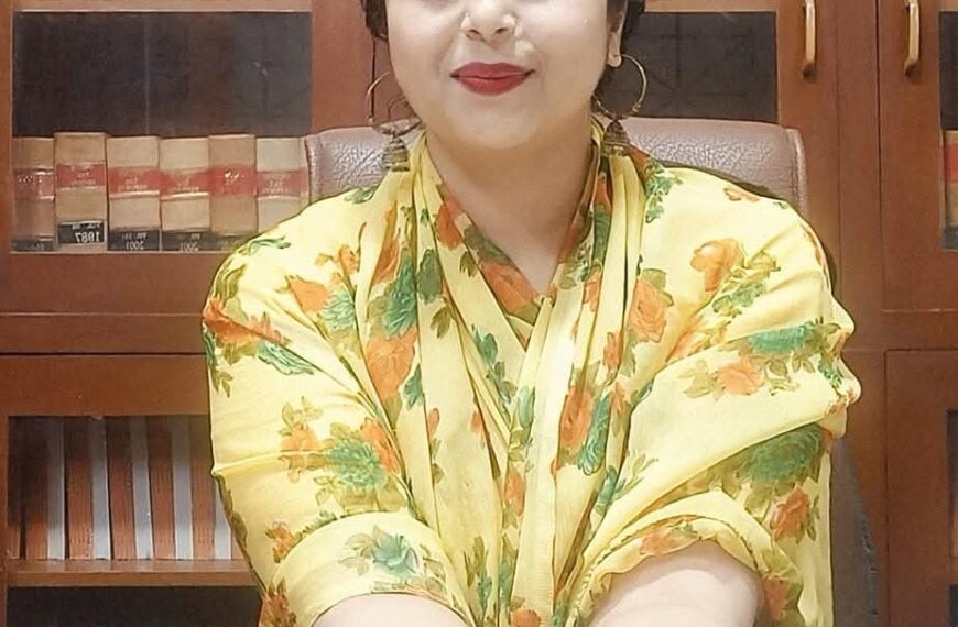 धर्म की रक्षा से न्याय के रण तक: सुप्रीम कोर्ट की एडवोकेट रीना एन सिंह बनीं क्षत्रिय परंपरा की प्रतीक, कुलदेवी मंदिर से लेकर कृष्ण जन्मभूमि मुकदमे तक निभा रहीं धर्म-राष्ट्र का दायित्व!