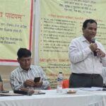 जीएसटी वाराणसी अपर कमिश्नर प्रथम को व्यापार मंडल द्वारा प्रदान किया गया स्मृति चिन्ह