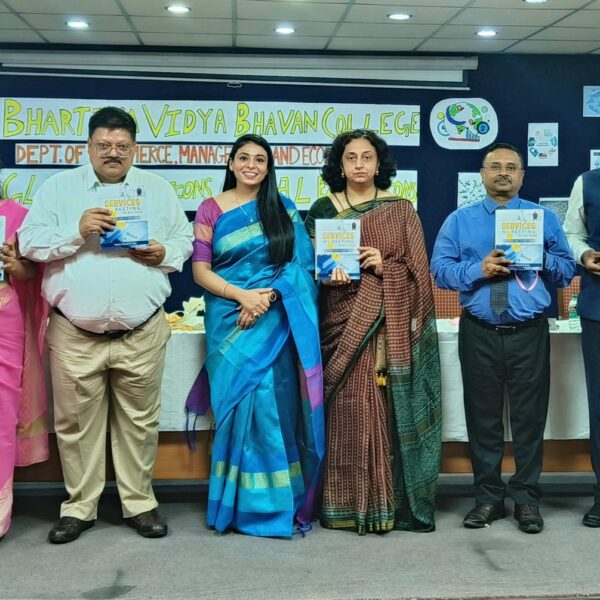 सर्विसेज़ मार्केटिंग: टेक्स्ट एंड केसेज़’ पुस्तक का भव्य&hellip;