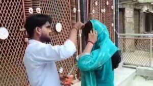 इश्क़ मिज़ाज बीबी से आजीज पति ने उसके…