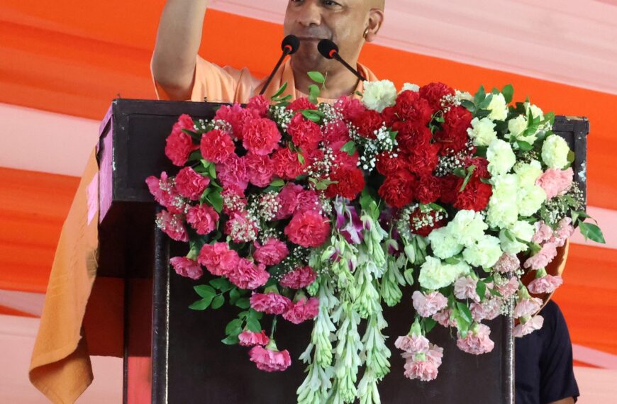 आजमगढ़ से गोरखपुर तक 91.352 कि.मी. लंबा लिंक एक्सप्रेसवे ₹7,283 करोड़ की लागत से किया गया तैयार