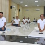 योग से जुड़ी रेल, स्वास्थ्य से जुड़ा देश: वाराणसी मंडल में 11वें अंतर्राष्ट्रीय योग दिवस पर भव्य आयोजन!