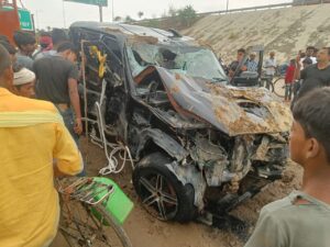 बलिया पुल से चार लोगों संग गंगा में…