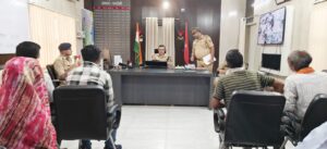 पुलिस अधीक्षक चन्दौली जनता दर्शन में आए फरियादियों…