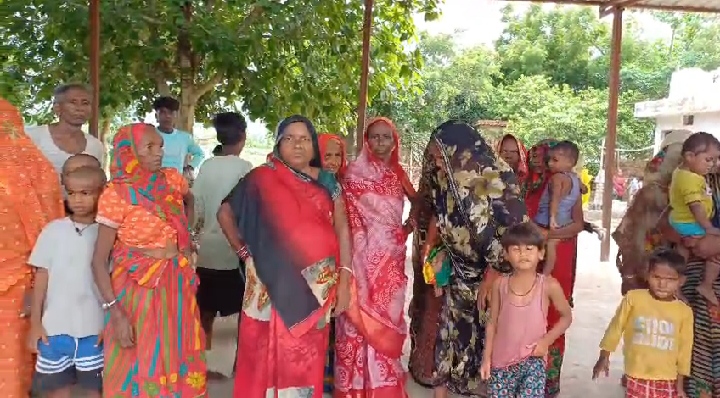 गांव की विकाश के रास्ते मे रोडा बने ग्राम प्रधान, अधिकारी भी झाड रहे पल्ला