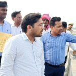 संभावित बाढ़ चौकियों का जिलाधिकारी ने किया निरीक्षण, संबंधित को दिया आवश्यक निर्देश