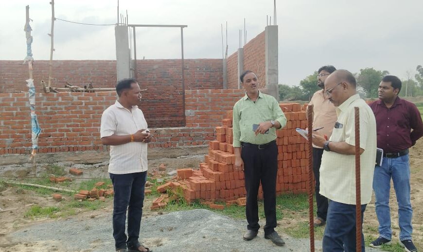 जिला पंचायत राज अधिकारी नीरज सिन्हा द्वारा विकास खण्ड नौगढ़ के उक्त ग्राम पंचायत का औचक निरीक्षण किया गया