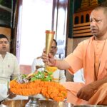 सावन के पहले दिन सीएम योगी ने किया रुद्राभिषेक