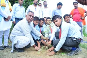 “दिल बड़ा हो तो यूपी के प्रमुख समाजसेवी…