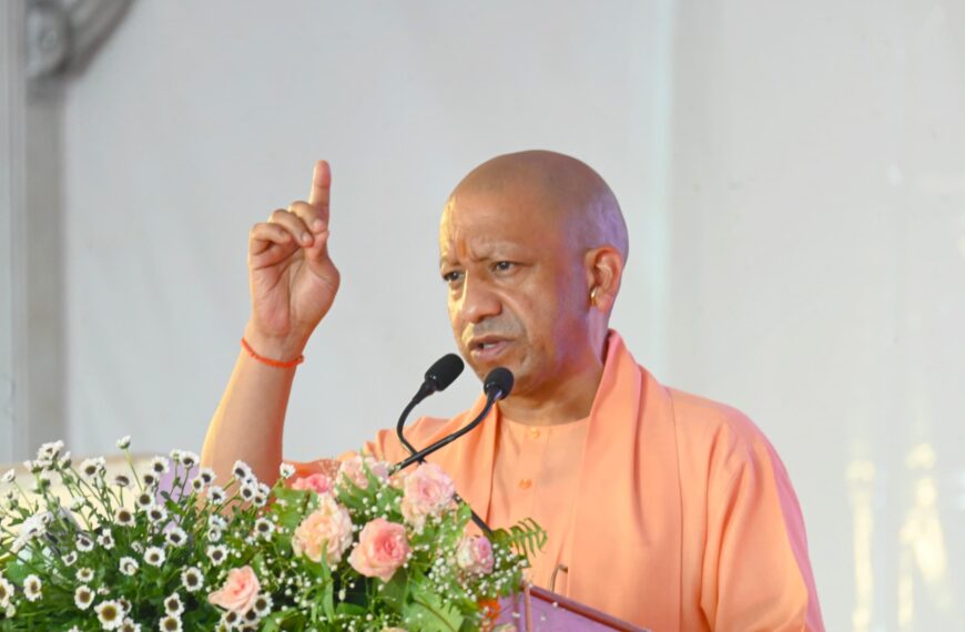 मुख्यमंत्री योगी आदित्यनाथ ने बुधवार को लखनऊ मंडल के जनप्रतिनिधियों के साथ की संवाद बैठक