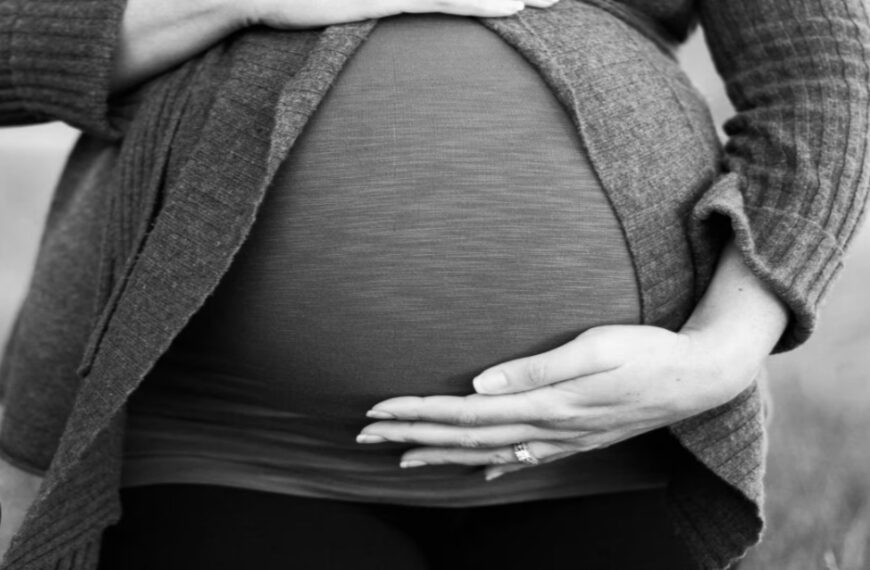 हरियाणा: CET देने पहुंची गर्भवती महिला ने परीक्षा केंद्र पर दिया बेटे को जन्म, बच्चे का नाम रखा “एग्जाम”