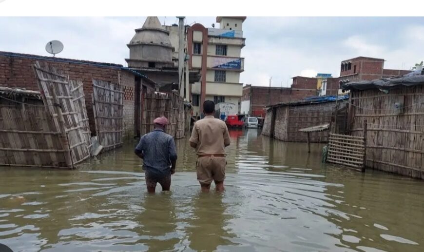 बिहार के नवगछिया में बाढ़ का कहर, रंगरा और गोपालपुर के गांव डूबे, जनजीवन ठप