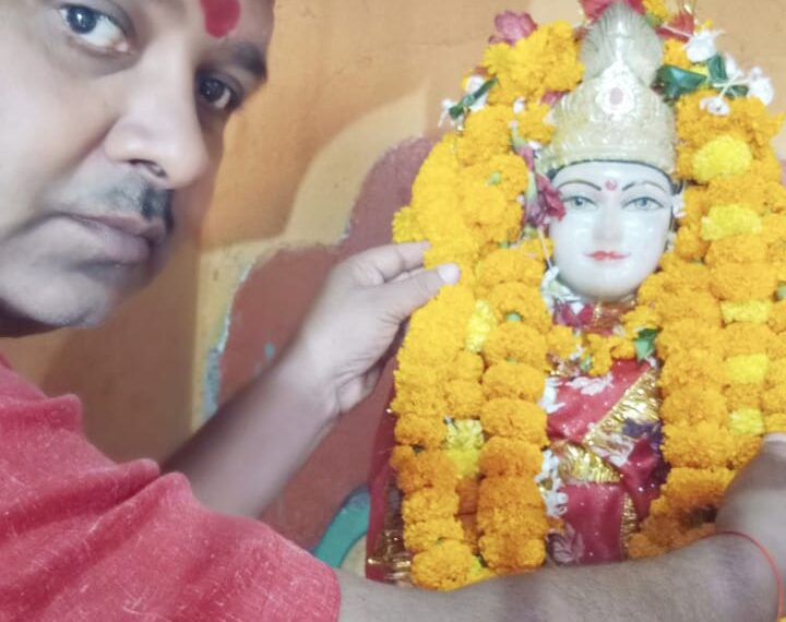 प्राचीन कोट मां भगवती देवी मंदिर पर शारदीय नवरात्र के पहले दिन ही श्रद्धालुओ का उमड़ा जनसैलाब